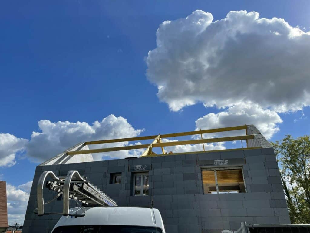 Charpente d'une maison neuve ; construction de toute la charpente par charpentier Bourgis Père & fils