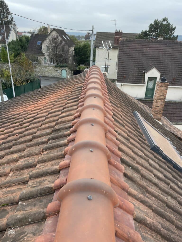 Rénovation toiture - faitage par Couvreur Bourgis sur maison 78 Le Pecq Rénovation toiture - faitage par Couvreur Bourgis sur maison 78 Le Pecq