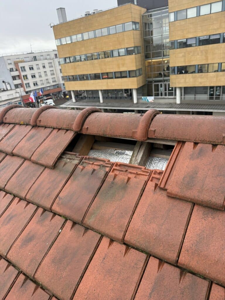 Couvreur 91 Chilly Mazarin : tuiles à remplacer car envolées suite tempête - couvreur Bourgis